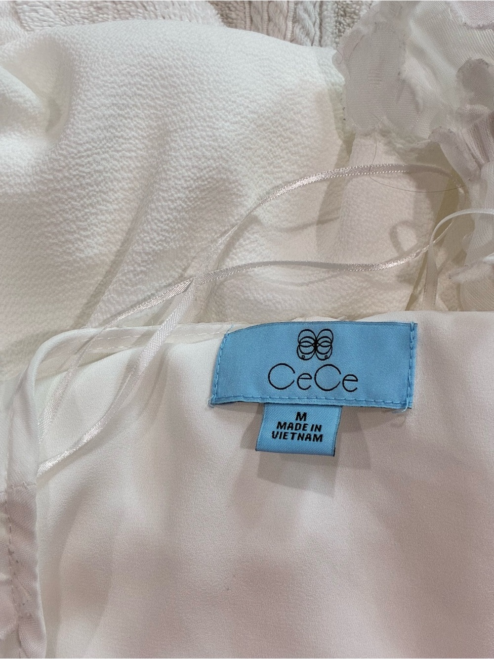 CeCe NWT Ivory Sheer Floral-Appliqué Long Sleeve Shift Dress, Size M - Picture 2 of 15